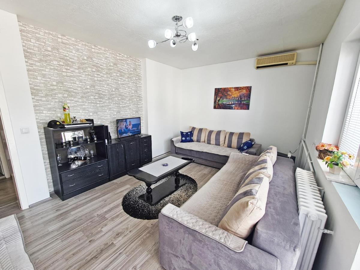 Calla 1 - Modern & Cozy Main Square Apartment In The City Shopping Center - Parking Slot With Parking Security Skopie Exterior foto