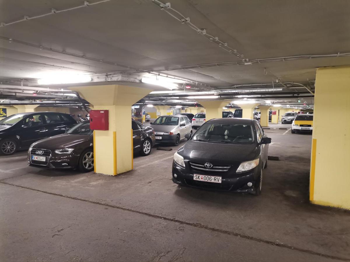 Calla 1 - Modern & Cozy Main Square Apartment In The City Shopping Center - Parking Slot With Parking Security Skopie Exterior foto