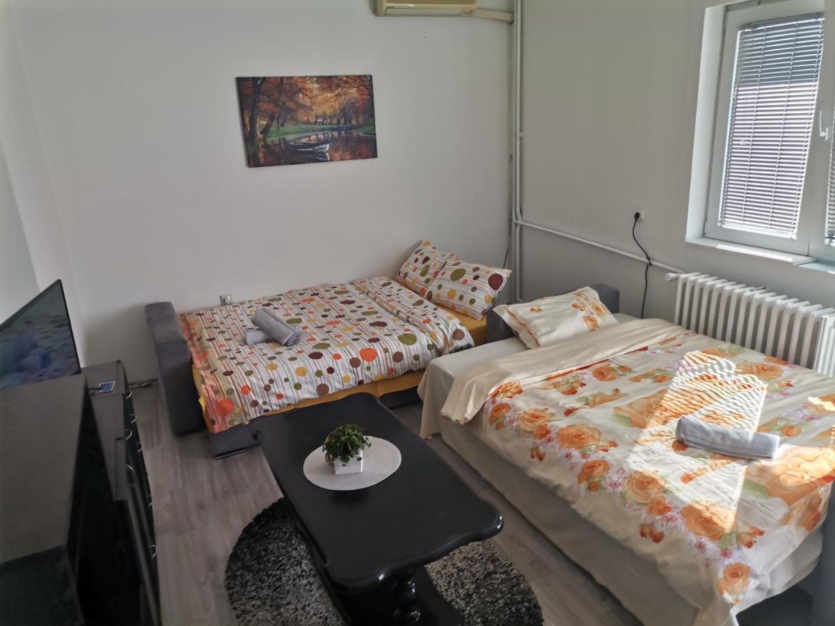 Calla 1 - Modern & Cozy Main Square Apartment In The City Shopping Center - Parking Slot With Parking Security Skopie Exterior foto